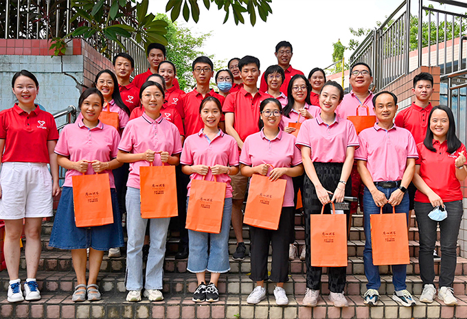9.9 Giving Day, Pass on Love
